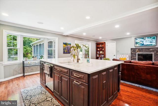 1424 ROSEWOOD HILL DR, Vienna, VA 22182