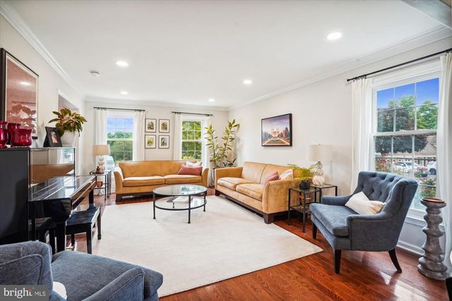 1424 ROSEWOOD HILL DR, Vienna, VA 22182