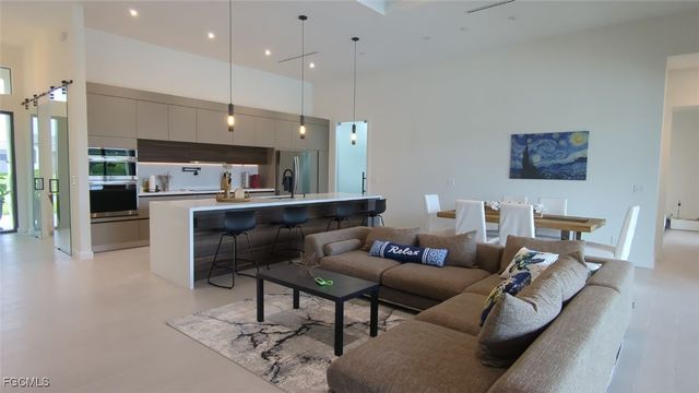 308 SW 13th CT, Cape Coral, FL 33991