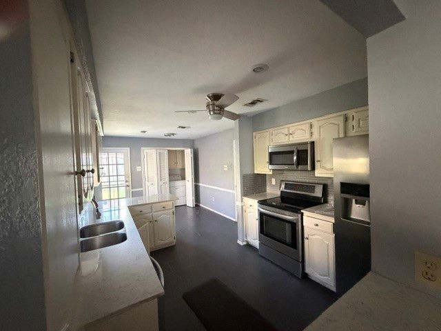 2525 W Oakdale Road, Irving, TX 75060