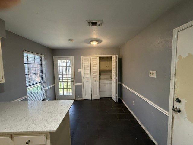 2525 W Oakdale Road, Irving, TX 75060