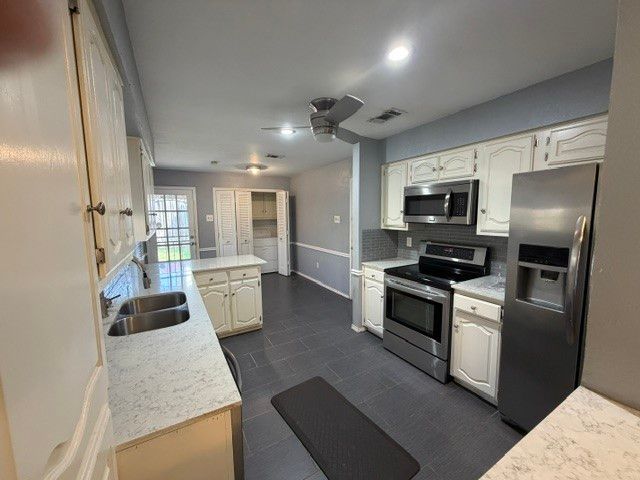 2525 W Oakdale Road, Irving, TX 75060