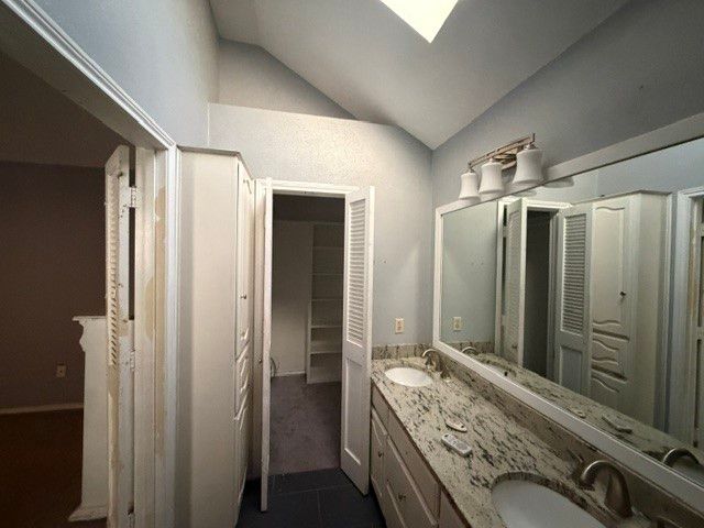 2525 W Oakdale Road, Irving, TX 75060