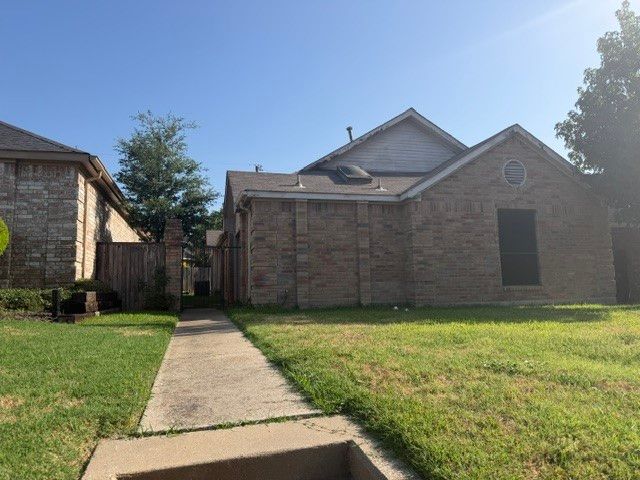 2525 W Oakdale Road, Irving, TX 75060