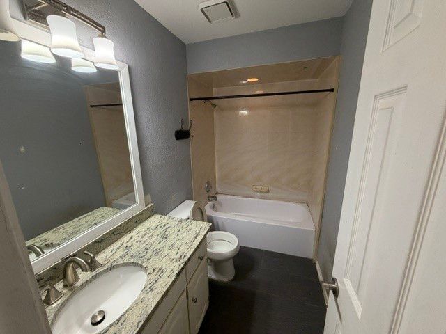 2525 W Oakdale Road, Irving, TX 75060