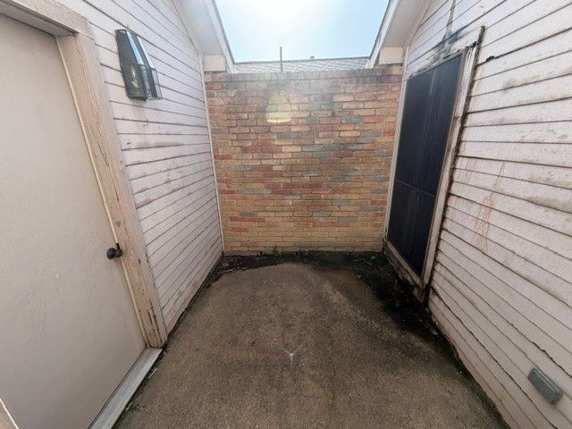 2525 W Oakdale Road, Irving, TX 75060