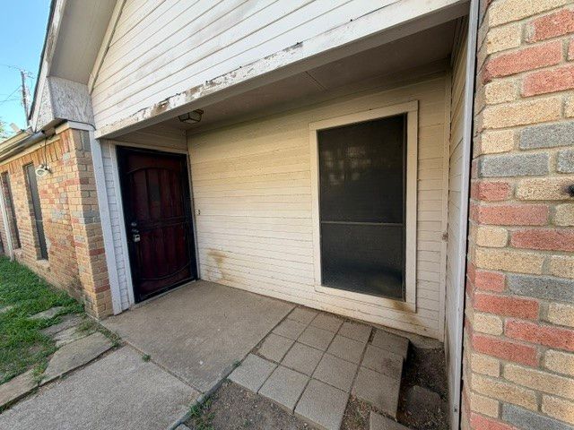 2525 W Oakdale Road, Irving, TX 75060