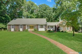 6 Stoneleigh Square, Fairfield, CT 06825