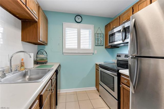 1025 Barclay SQ, Virginia Beach, VA 23451