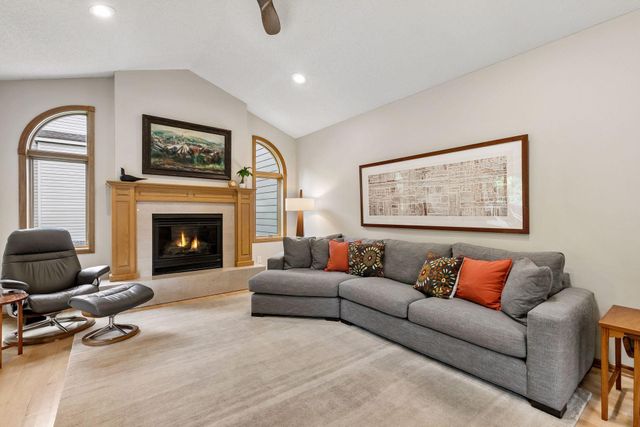 1433 Appaloosa Trail, Eagan, MN 55122