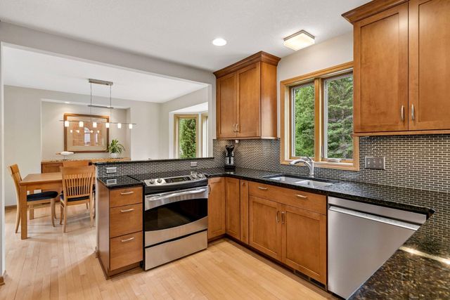1433 Appaloosa Trail, Eagan, MN 55122