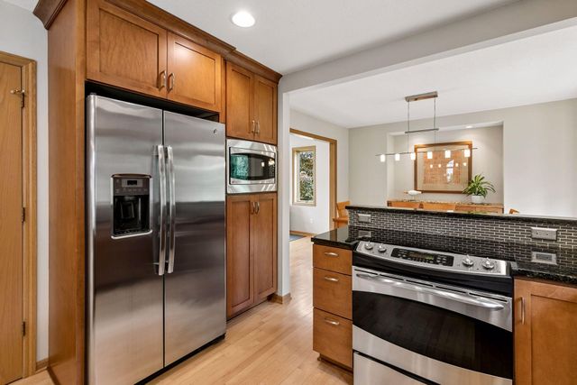 1433 Appaloosa Trail, Eagan, MN 55122