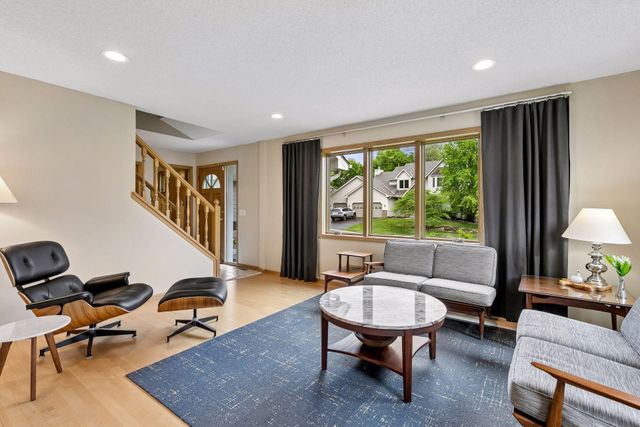 1433 Appaloosa Trail, Eagan, MN 55122