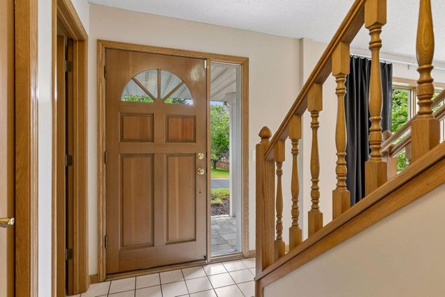1433 Appaloosa Trail, Eagan, MN 55122