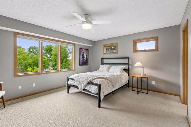 1433 Appaloosa Trail, Eagan, MN 55122