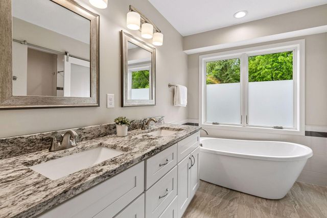 1433 Appaloosa Trail, Eagan, MN 55122