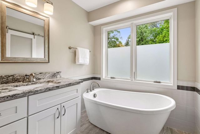 1433 Appaloosa Trail, Eagan, MN 55122