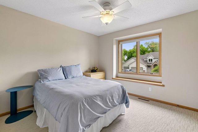 1433 Appaloosa Trail, Eagan, MN 55122