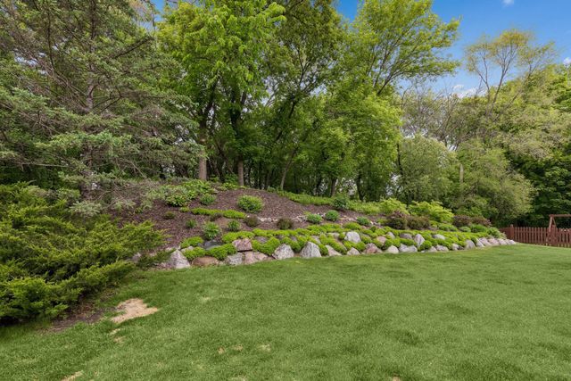 1433 Appaloosa Trail, Eagan, MN 55122