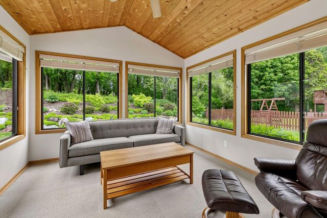 1433 Appaloosa Trail, Eagan, MN 55122