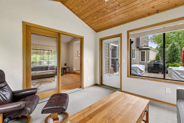 1433 Appaloosa Trail, Eagan, MN 55122