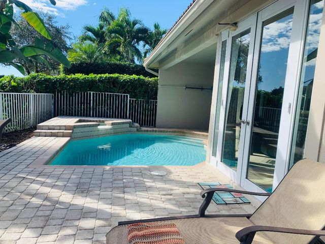 5480 NW 41st Terrace, Boca Raton, FL 33496