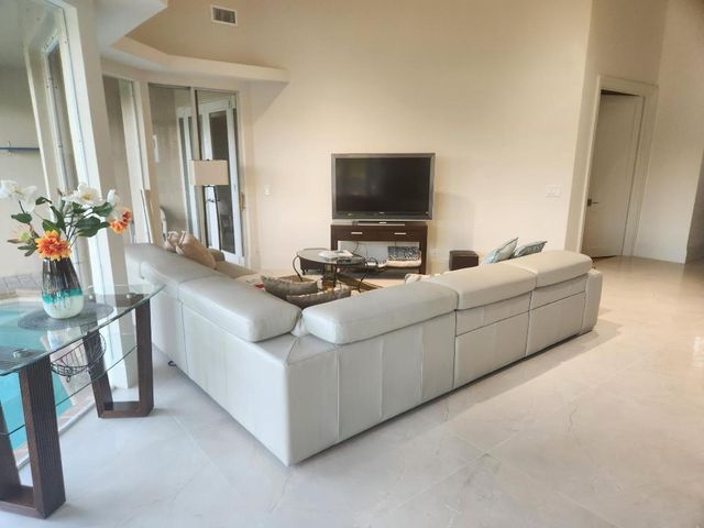 5480 NW 41st Terrace, Boca Raton, FL 33496