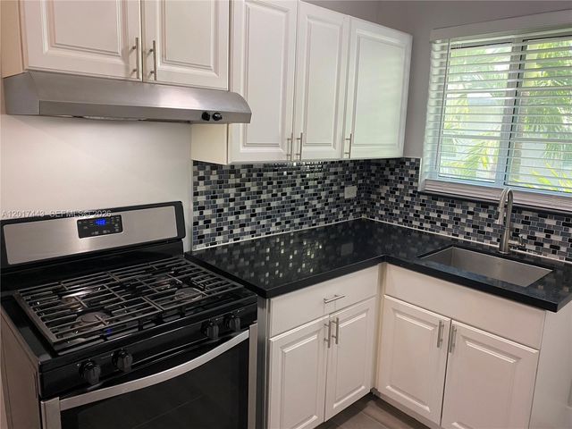 1005 Pennsylvania Ave 10, Miami Beach, FL 33139