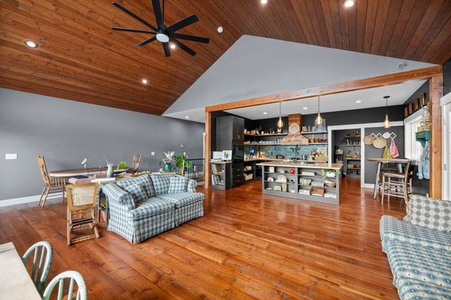23401 N Westlake Dr, Nine Mile Falls, WA 99208