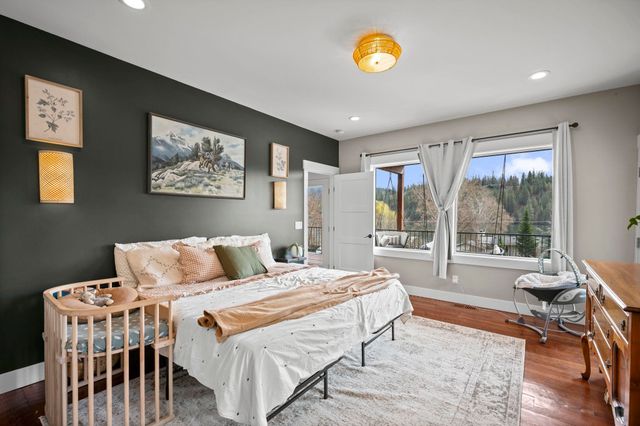 23401 N Westlake Dr, Nine Mile Falls, WA 99208