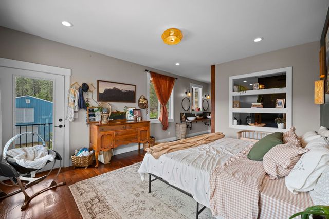 23401 N Westlake Dr, Nine Mile Falls, WA 99208