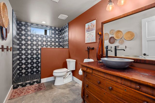 23401 N Westlake Dr, Nine Mile Falls, WA 99208