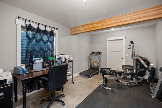 23401 N Westlake Dr, Nine Mile Falls, WA 99208