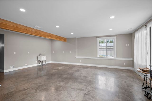 23401 N Westlake Dr, Nine Mile Falls, WA 99208