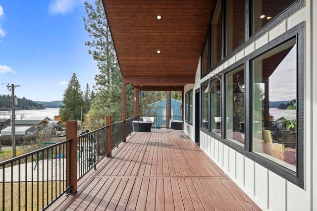 23401 N Westlake Dr, Nine Mile Falls, WA 99208