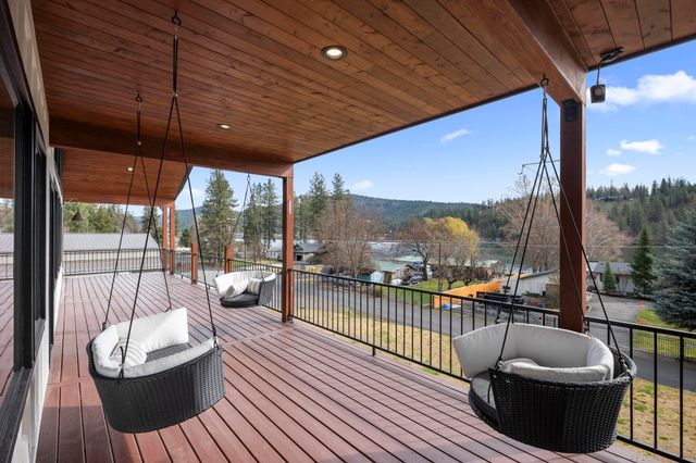 23401 N Westlake Dr, Nine Mile Falls, WA 99208