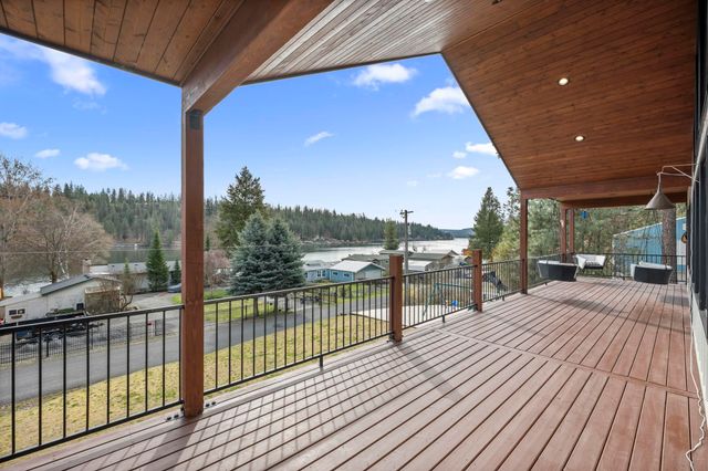23401 N Westlake Dr, Nine Mile Falls, WA 99208
