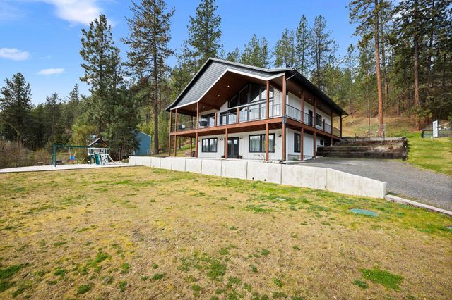 23401 N Westlake Dr, Nine Mile Falls, WA 99208