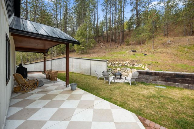 23401 N Westlake Dr, Nine Mile Falls, WA 99208