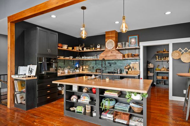 23401 N Westlake Dr, Nine Mile Falls, WA 99208