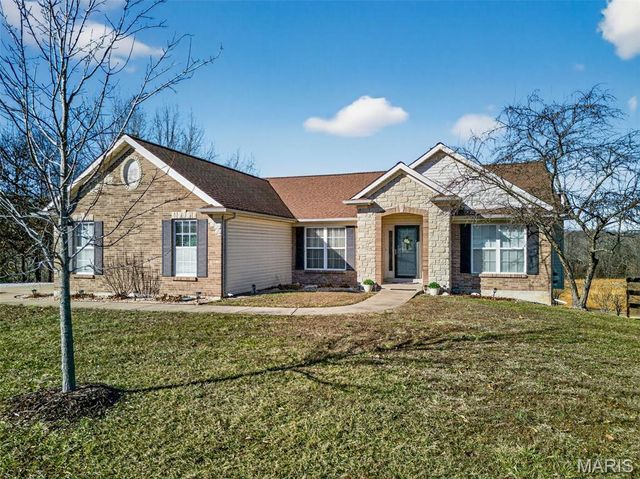 113 Bridlespur Court, Hawk Point, MO 63349
