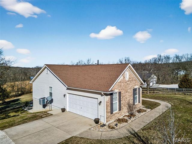 113 Bridlespur Court, Hawk Point, MO 63349
