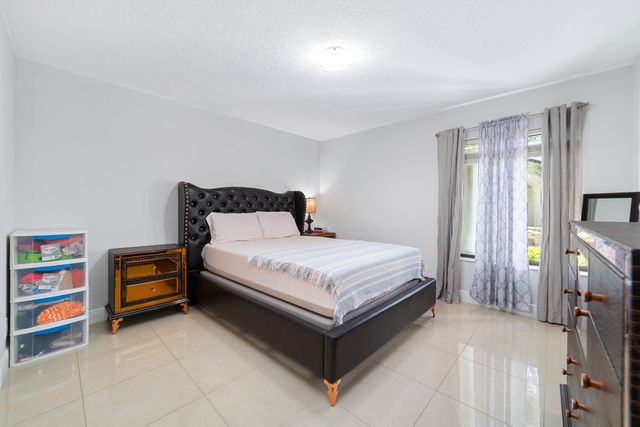 702 Sunny Pine Way Unit B1, Greenacres, FL 33415