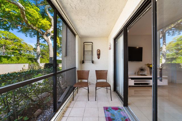 702 Sunny Pine Way Unit B1, Greenacres, FL 33415