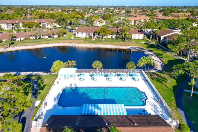 702 Sunny Pine Way Unit B1, Greenacres, FL 33415