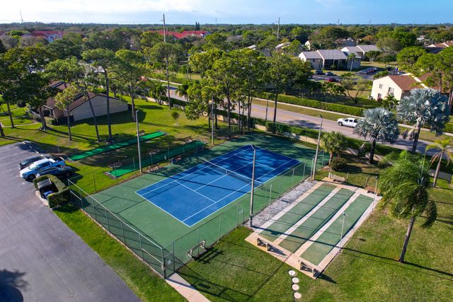 702 Sunny Pine Way Unit B1, Greenacres, FL 33415