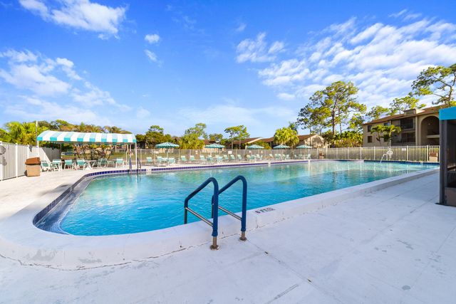 702 Sunny Pine Way Unit B1, Greenacres, FL 33415