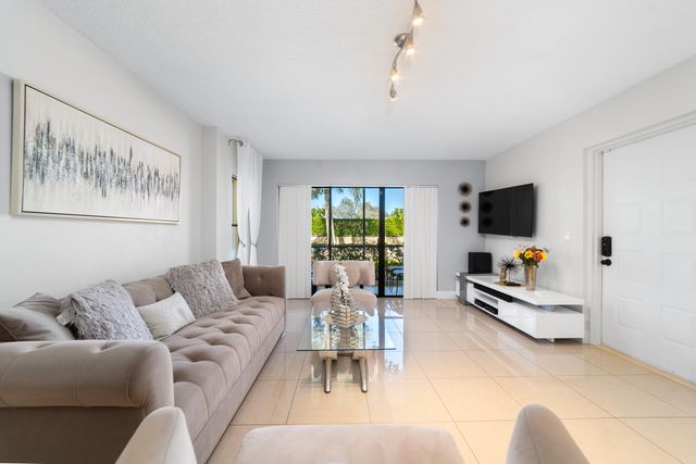 702 Sunny Pine Way Unit B1, Greenacres, FL 33415