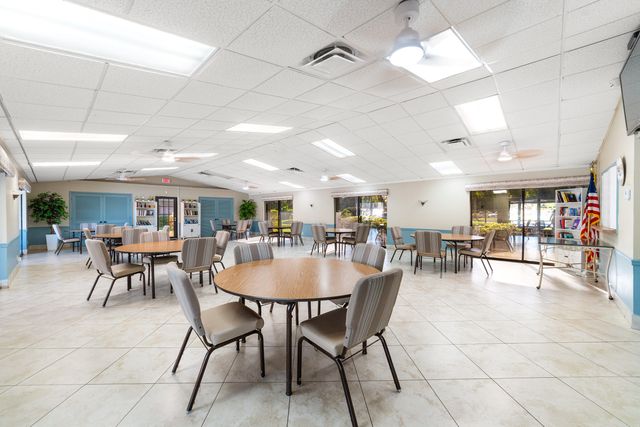 702 Sunny Pine Way Unit B1, Greenacres, FL 33415