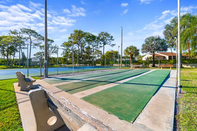 702 Sunny Pine Way Unit B1, Greenacres, FL 33415